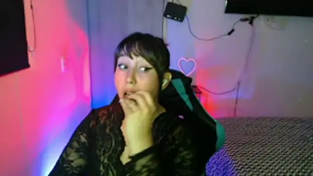 Skarlet Adams28 online show from 04/09/26, 09:21