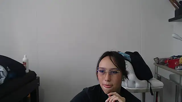 Skarlet Adams28 online show from 02/07/25, 09:37