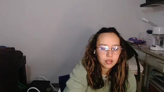 Skarlet Adams28 online show from 03/05/25, 02:57