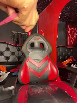 Snapshot of Thyana_LS chatting on 10/30/25, 01:20 Thyana LS online show from 10/30/25, 01:20