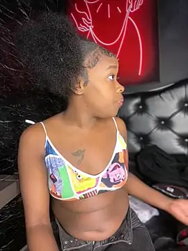 Snapshot of Thyana_LS chatting on 09/20/25, 01:05 Thyana LS online show from 09/20/25, 01:05