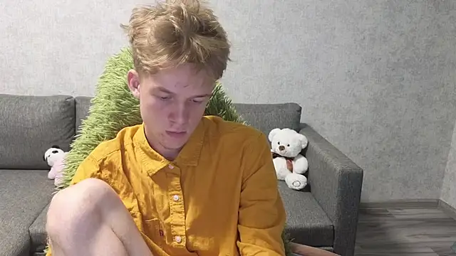 Snapshot of sweetserenity5 chatting on 09/13/25, 03:45 sweetserenity5 online show from 09/13/25, 03:45