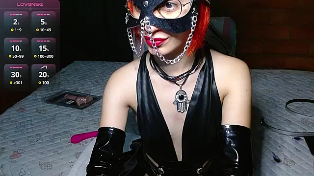 Snapshot of Persefonefire chatting on 03/17/25, 10:40 Persefonefire online show from 03/17/25, 10:40