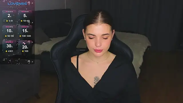 adrianawow1 online show from 11/30/25, 05:58