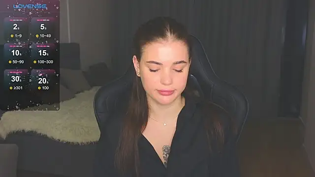 adrianawow1 online show from 10/31/25, 01:35