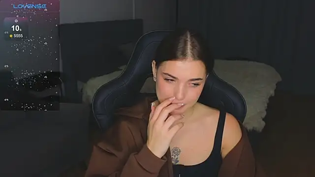 adrianawow1 online show from 11/28/25, 02:45