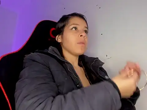 Snapshot of silviamilk chatting on 02/23/26, 01:12 silviamilk online show from 02/23/26, 01:12