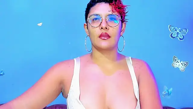 Kaira mosse online show from 05/05/26, 10:51