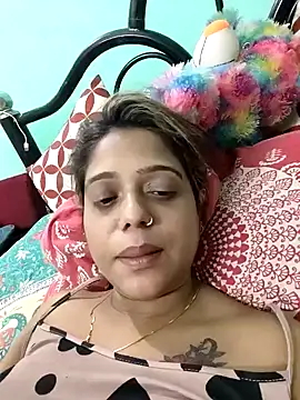 Snapshot of Somee77 chatting on 02/05/25, 10:11 Somee77 online show from 02/05/25, 10:11