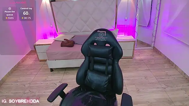 Brendda tay online show from 11/10/25, 03:22