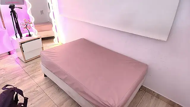 Snapshot of Brendda_tay chatting on 12/23/25, 03:17 Brendda tay online show from 12/23/25, 03:17