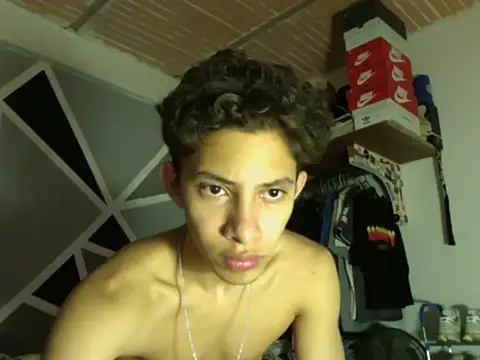 Snapshot of ferchitibellako chatting on 11/20/25, 04:02 ferchitibellako online show from 11/20/25, 04:02