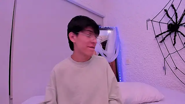 Snapshot of alexandersawyer chatting on 10/15/25, 04:22 alexandersawyer online show from 10/15/25, 04:22