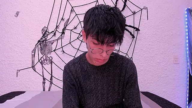 Snapshot of alexandersawyer chatting on 10/21/25, 04:45 alexandersawyer online show from 10/21/25, 04:45