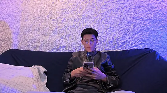 Snapshot of alexandersawyer chatting on 12/17/25, 12:32 alexandersawyer online show from 12/17/25, 12:32