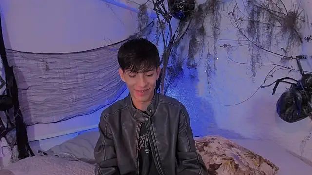 Snapshot of alexandersawyer chatting on 11/04/25, 04:27 alexandersawyer online show from 11/04/25, 04:27