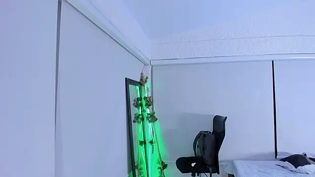 Snapshot of alexandersawyer chatting on 11/22/25, 04:44 alexandersawyer online show from 11/22/25, 04:44