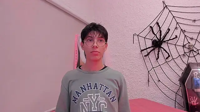 Snapshot of alexandersawyer chatting on 10/13/25, 04:25 alexandersawyer online show from 10/13/25, 04:25