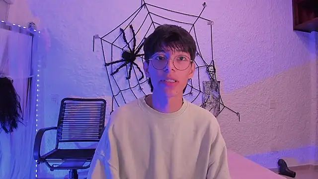 Snapshot of alexandersawyer chatting on 10/06/25, 04:02 alexandersawyer online show from 10/06/25, 04:02