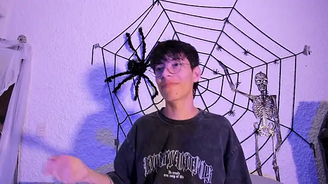 Snapshot of alexandersawyer chatting on 10/10/25, 10:32 alexandersawyer online show from 10/10/25, 10:32