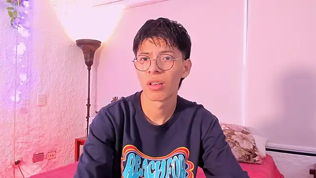 Snapshot of alexandersawyer chatting on 03/05/25, 12:00 alexandersawyer online show from 03/05/25, 12:00