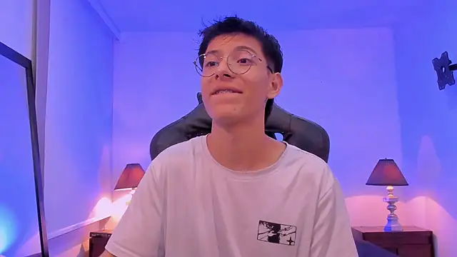 Snapshot of alexandersawyer chatting on 12/15/25, 09:37 alexandersawyer online show from 12/15/25, 09:37