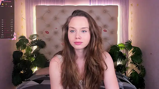 Julie Rhodes online show from 03/06/25, 08:19