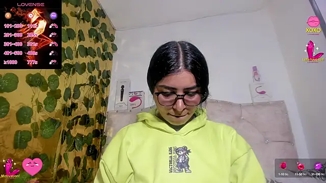 Snapshot of cristalconnorr chatting on 10/01/25, 04:22 cristalconnorr online show from 10/01/25, 04:22