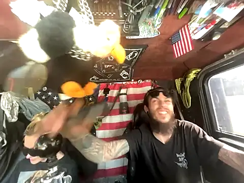 Snapshot of XMeF10 chatting on 01/08/26, 04:57 XMeF10 online show from 01/08/26, 04:57