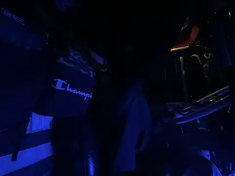 Snapshot of XMeF10 chatting on 11/05/25, 09:45 XMeF10 online show from 11/05/25, 09:45