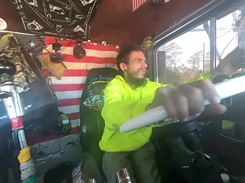 Snapshot of XMeF10 chatting on 01/13/26, 04:11 XMeF10 online show from 01/13/26, 04:11