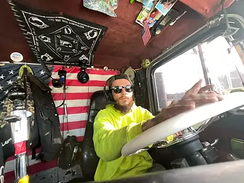 Snapshot of XMeF10 chatting on 01/15/26, 03:59 XMeF10 online show from 01/15/26, 03:59