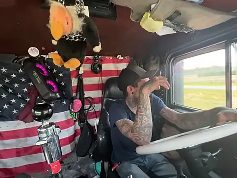 Snapshot of XMeF10 chatting on 03/26/26, 05:00 XMeF10 online show from 03/26/26, 05:00