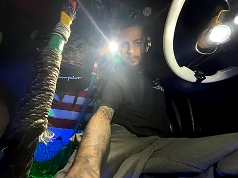 Snapshot of XMeF10 chatting on 11/24/25, 10:37 XMeF10 online show from 11/24/25, 10:37