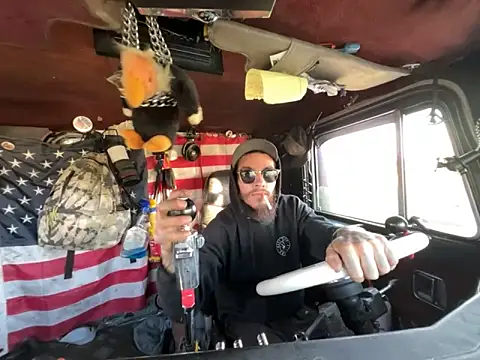 Snapshot of XMeF10 chatting on 03/24/26, 11:54 XMeF10 online show from 03/24/26, 11:54