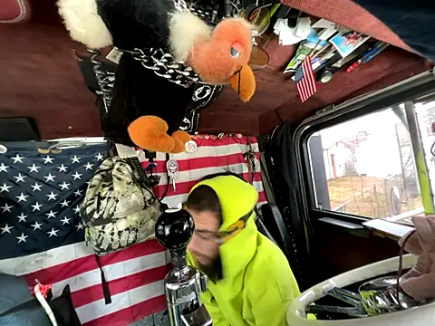 Snapshot of XMeF10 chatting on 12/14/25, 07:08 XMeF10 online show from 12/14/25, 07:08