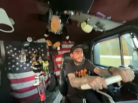 Snapshot of XMeF10 chatting on 03/27/26, 11:11 XMeF10 online show from 03/27/26, 11:11