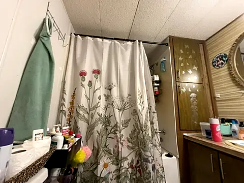 Snapshot of XMeF10 chatting on 11/15/25, 11:09 XMeF10 online show from 11/15/25, 11:09