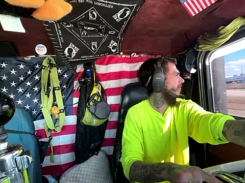 Snapshot of XMeF10 chatting on 01/06/26, 06:12 XMeF10 online show from 01/06/26, 06:12