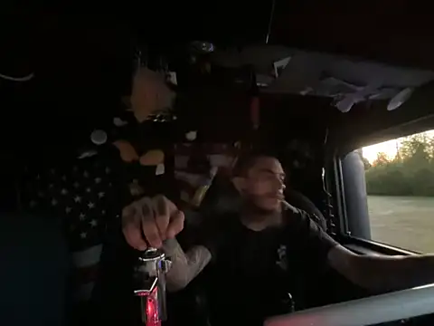 Snapshot of XMeF10 chatting on 04/13/26, 10:30 XMeF10 online show from 04/13/26, 10:30