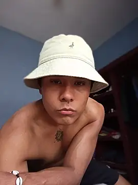 Snapshot of Brencuz chatting on 07/19/26, 12:52 Brencuz online show from 07/19/26, 12:52