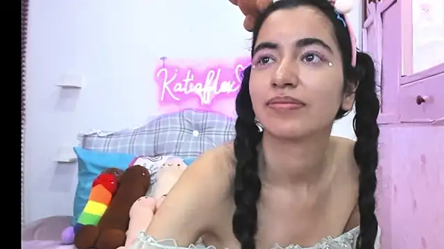 Snapshot of Katiaflex chatting on 02/06/25, 02:22 Katiaflex online show from 02/06/25, 02:22