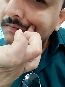 Akhil3290 online show from 03/13/25, 07:31