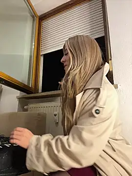 Snapshot of See_my_Boobs_ chatting on 12/16/25, 06:01 See my Boobs online show from 12/16/25, 06:01