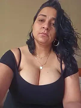Snapshot of paulinaDiaz1 chatting on 09/21/25, 11:37 paulinaDiaz1 online show from 09/21/25, 11:37