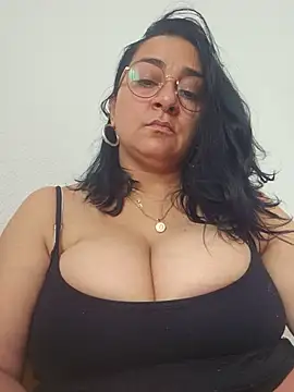 Snapshot of paulinaDiaz1 chatting on 05/12/26, 12:55 paulinaDiaz1 online show from 05/12/26, 12:55