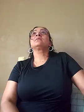 Snapshot of paulinaDiaz1 chatting on 04/25/26, 05:54 paulinaDiaz1 online show from 04/25/26, 05:54