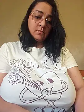 Snapshot of paulinaDiaz1 chatting on 04/18/26, 04:53 paulinaDiaz1 online show from 04/18/26, 04:53