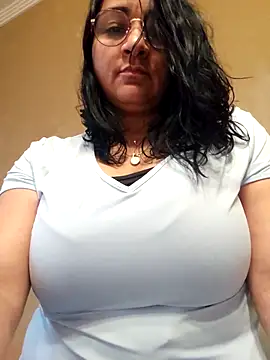 Snapshot of paulinaDiaz1 chatting on 05/02/26, 04:56 paulinaDiaz1 online show from 05/02/26, 04:56