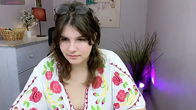 Ruyjin Choi online show from 11/18/25, 10:51